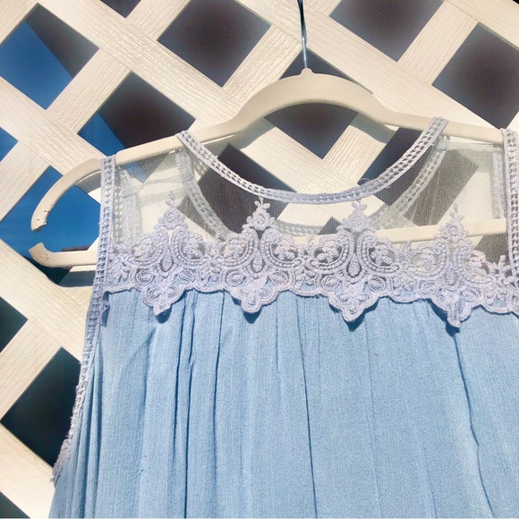 Woman’s blouse - Picture 4 of 5